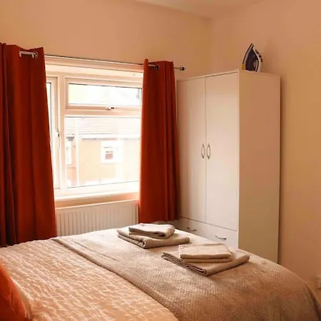 Beautiful With Free Parking And Wifi Apartment *