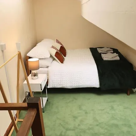 Beautiful With Free Parking And Wifi Apartment *