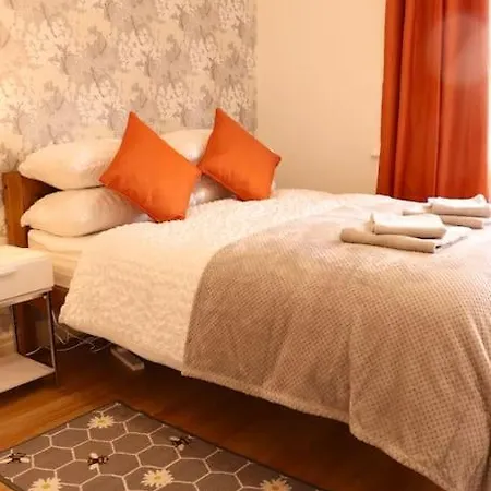 Beautiful With Free Parking And Wifi *