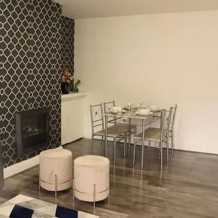 Apartment Beautiful With Free Parking And Wifi *