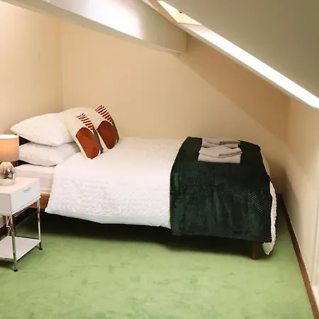 Beautiful With Free Parking And Wifi Apartment